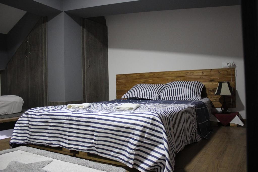 Shota's Apartment room 1